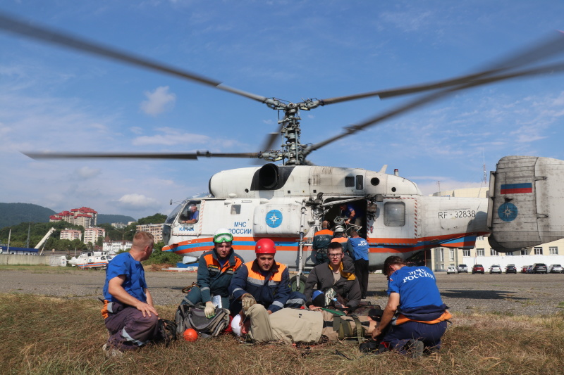 Эвакуация на вертолете с горы Тхач