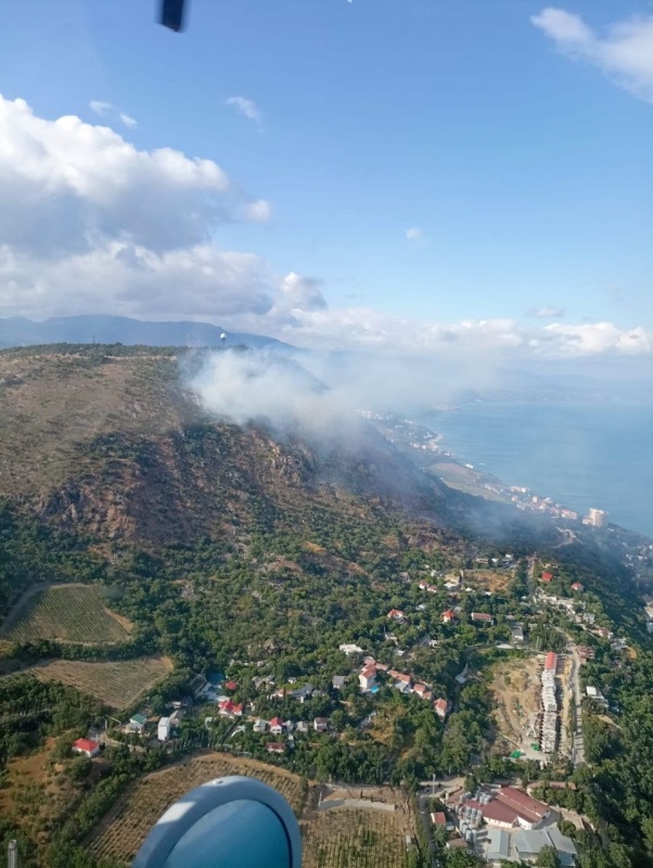 Пожар на горе Кастель в Крыму
