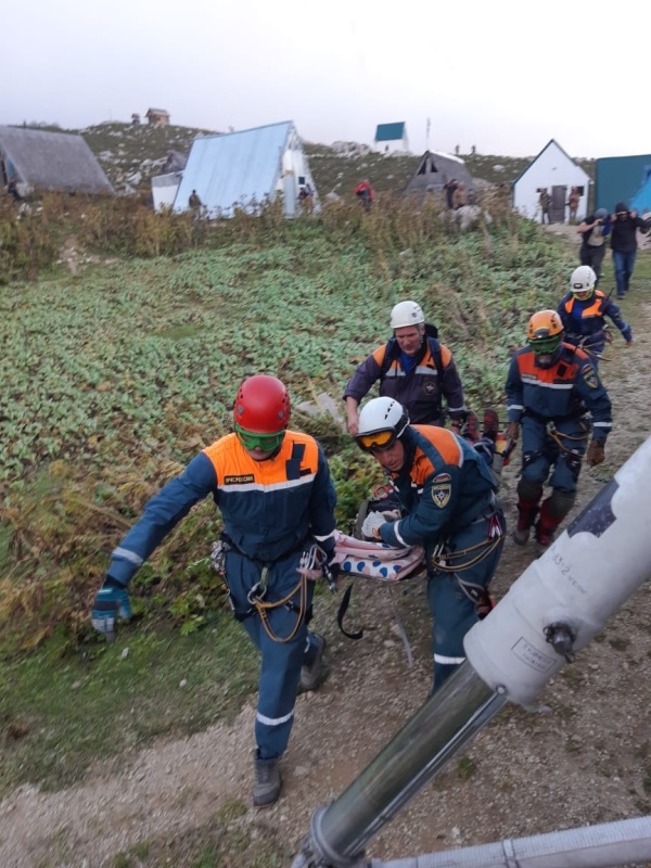 Эвакуация сочинца с Черкесского перевала