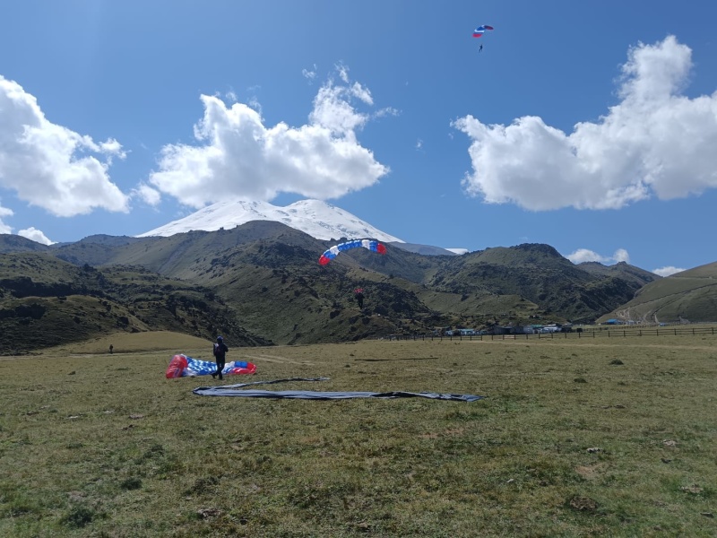 В сентябре 2025 года проведены сборы с лётным составом авиации МЧС России по подготовке к действиям в горной местности  (г. Минеральные Воды).