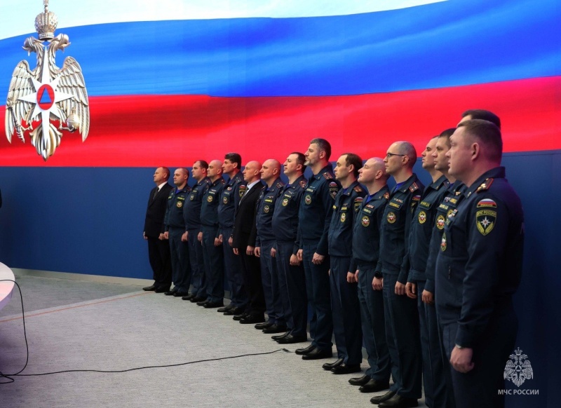 Александр Куренков вручил государственные награды личному составу МЧС России