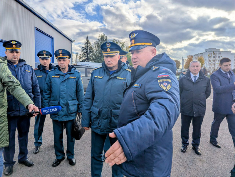Глава МЧС России посетил центр
